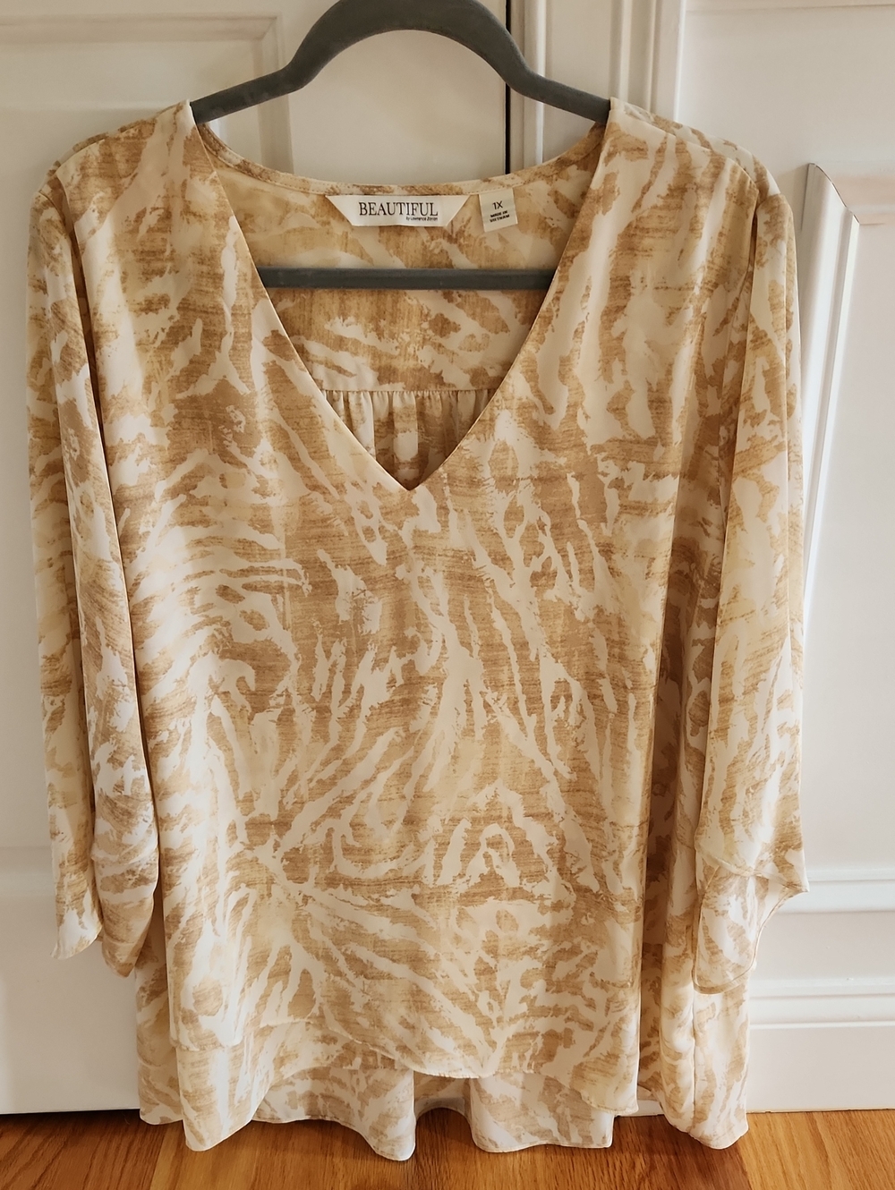 Beautiful by Laurence Zorian, V-Neck Printed Blouse, Sz 1X, Cream & Tan